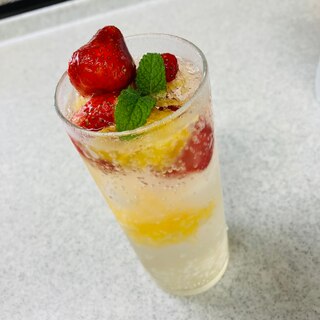 甘夏みかんと苺の炭酸ジュース